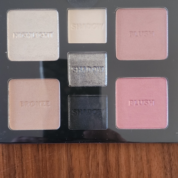 **New** Milani Face Palette - Picture 5 of 6